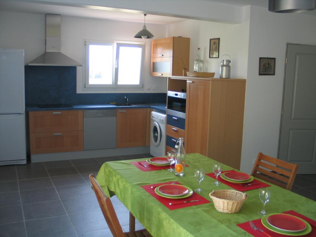 Les Romarins Apartment Aigne  Room photo